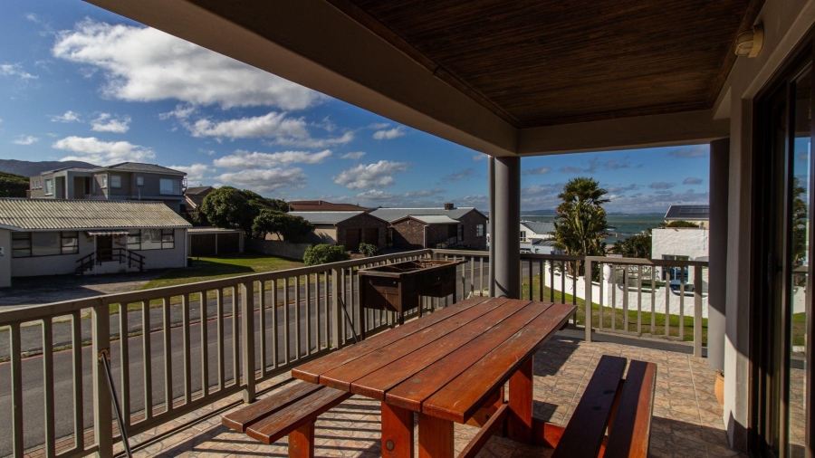 5 Bedroom Property for Sale in Kleinbaai Western Cape